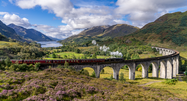 Glenfinnan-Railway-Viaduct-in-Scotland-Harry-Potter-600x325